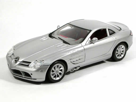 2005 Mercedes Benz McLaren SLR diecast model car 1:12 scale die cast by Motor Max - Silver 73004
