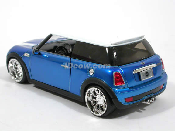 2007 Mini Cooper S diecast model car 1:24 scale die cast by Jada Toys - Blue