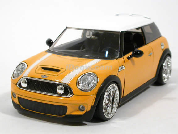 2007 Mini Cooper S diecast model car 1:24 scale die cast by Jada Toys - Yellow