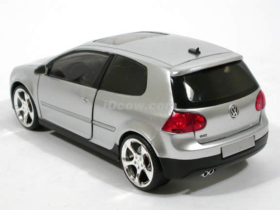 2007 Volkswagen Golf GTI diecast model car 1:24 scale MK5 by Jada Toys - Silver 91544