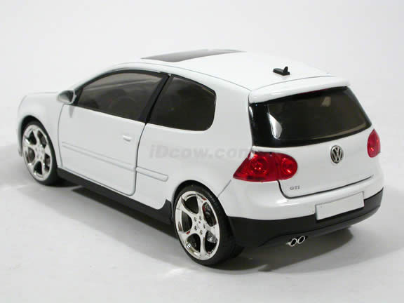 2007 Volkswagen Golf GTI diecast model car 1:24 scale MK5 by Jada Toys - White 91544
