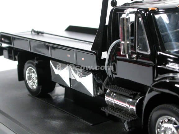 2008 International Durastar 4400 Flat Bed Tow Truck diecast model truck 1:24 scale by Jada Toys - Black