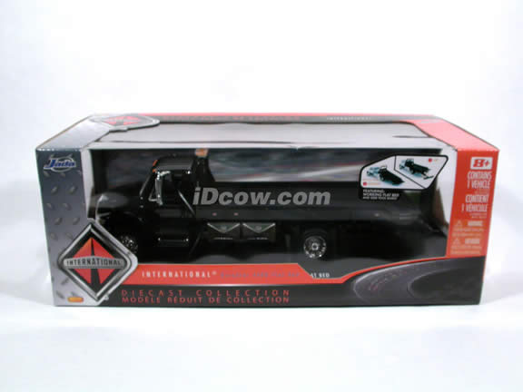 2008 International Durastar 4400 Flat Bed Tow Truck diecast model truck 1:24 scale by Jada Toys - Black