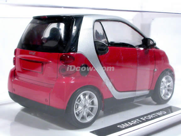 Smart Fortwo diecast model car 1:24 scale die cast by NewRay - Red