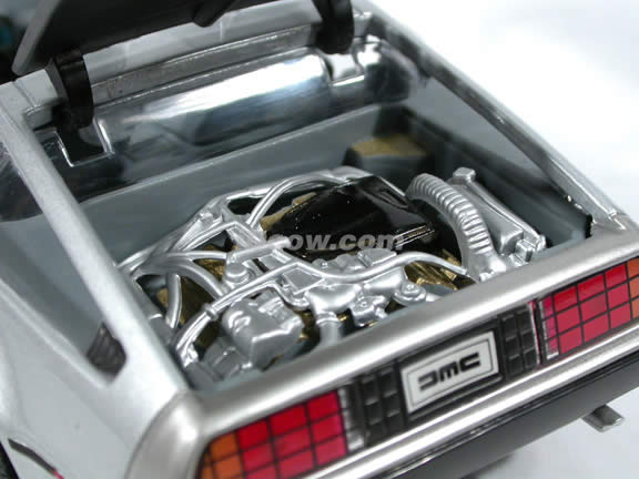 1981 DeLorean LK Diecast model car 1:24 scale die cast by Welly - Silver