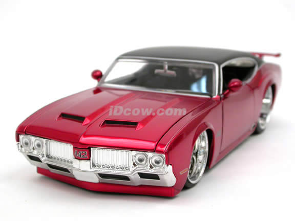 1970 Oldsmobile 442 diecast model car 1:24 scale die cast by Jada Toys - Metallic Red 90552
