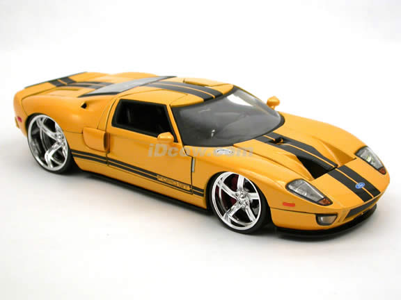 2005 Ford GT diecast model car 1:24 scale die cast by Jada Toys - Yellow 90075
