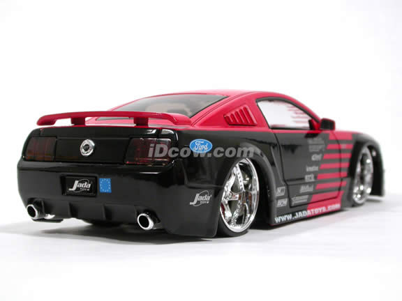 2007 Ford Mustang GT diecast model car 1:24 scale die cast by Jada Toys Option D - Red Black 91175