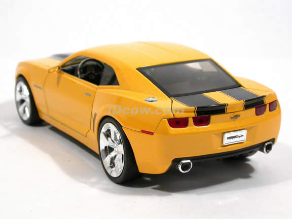 2006 Chevy Camaro diecast model car 1:24 scale die cast by Jada Toys - Bumble Bee Yellow 91782