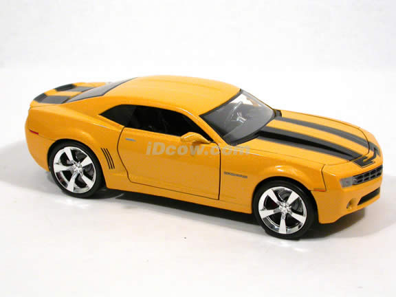 2006 Chevy Camaro diecast model car 1:24 scale die cast by Jada Toys - Bumble Bee Yellow 91782