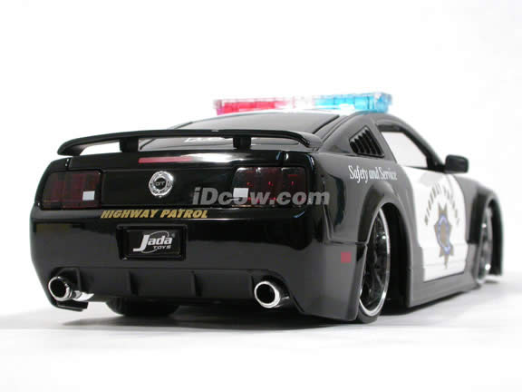 2006 Ford Mustang GT Police Car diecast model car 1:24 scale die cast by Jada Toys - 91348