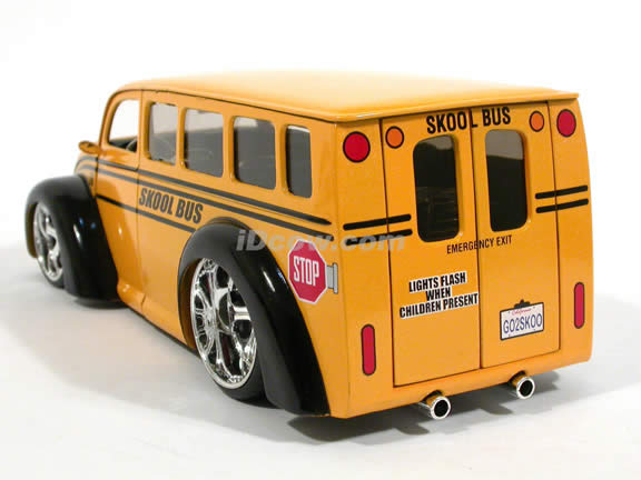 Skool Bus Div Cruizer School Bus diecast model car 1:24 scale die cast by Jada Toys - 92162