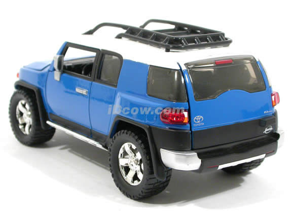 2007 Toyota FJ Cruiser diecast model car 1:24 scale die cast by Jada Toys - Blue 91848
