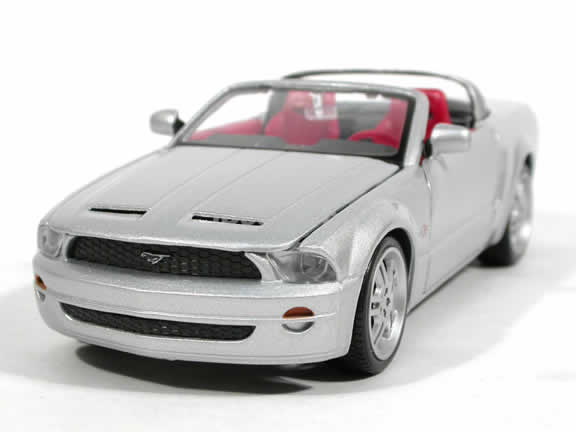 2005 Ford Mustang GT Concept Convertible diecast model car 1:24 scale die cast by Maisto - Silver 31970