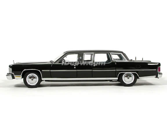 1972 Lincoln Continental Reagan Presidential Limousine diecast model car 1:24 scale die cast by Yat Ming