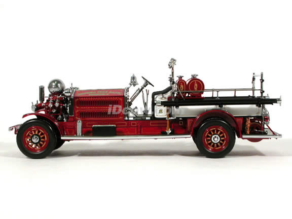 1925 Ahrens-Fox N-S-4 Fire Engine diecast model truck 1:24 scale die cast by Signature Yat Ming
