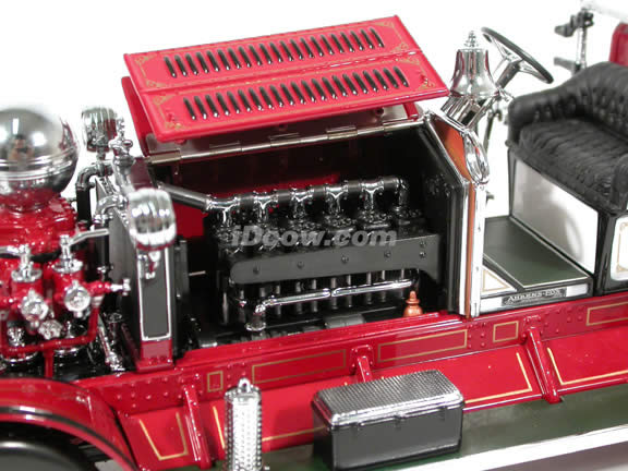 1925 Ahrens-Fox N-S-4 Fire Engine diecast model truck 1:24 scale die cast by Signature Yat Ming