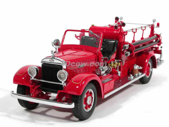 1935 Mack Type 75BX Fire Engine diecast model truck 1:24 scale die cast by Signature Yat Ming - 20098
