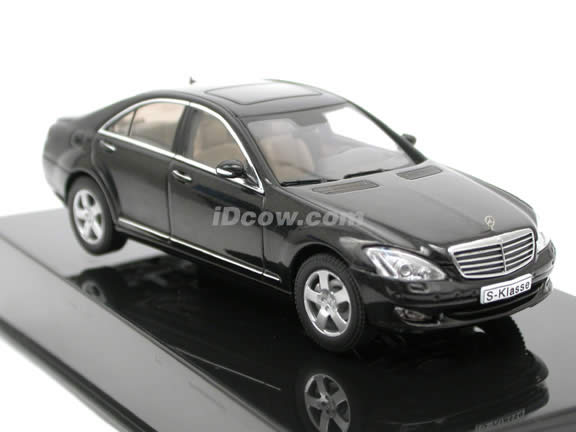 2005 Mercedes Benz S Class diecast model car 1:43 scale die cast from AUTOart - Black 56202