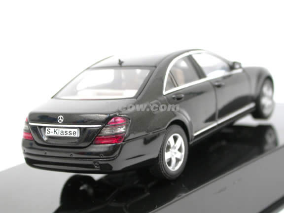 2005 Mercedes Benz S Class diecast model car 1:43 scale die cast from AUTOart - Black 56202
