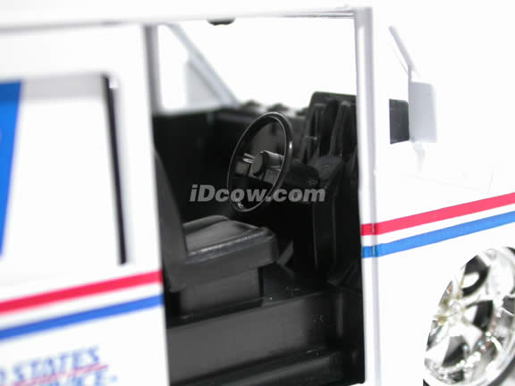 2007 US Postal Service Mail Truck diecast model Truck 1:32 scale die cast by Jada Toys - 91506