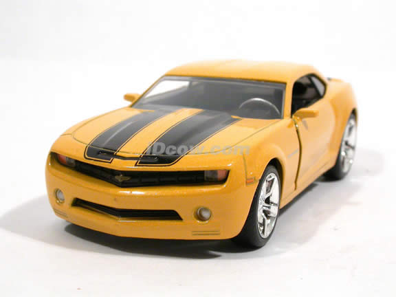 2006 Chevy Camaro diecast model car 1:32 scale die cast by Jada Toys - Bumble Bee Yellow 91783