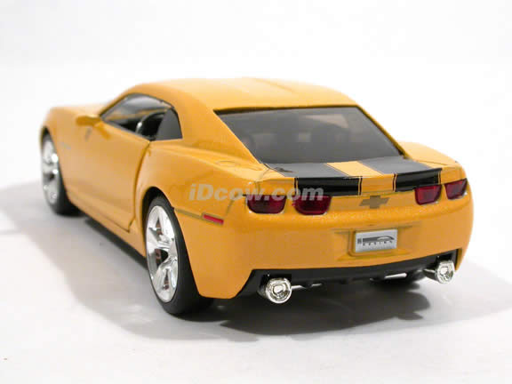 2006 Chevy Camaro diecast model car 1:32 scale die cast by Jada Toys - Bumble Bee Yellow 91783
