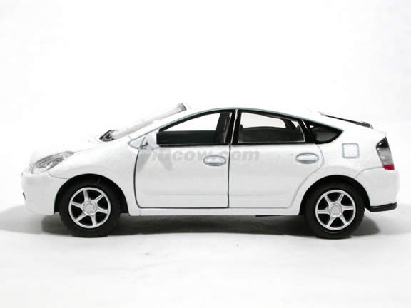 2006 Toyota Prius diecast model car 1:34 scale by Kinsmart - White