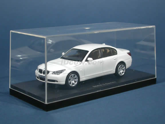 2004 BMW 545i diecast model car 1:43 scale die cast by Kyosho - White