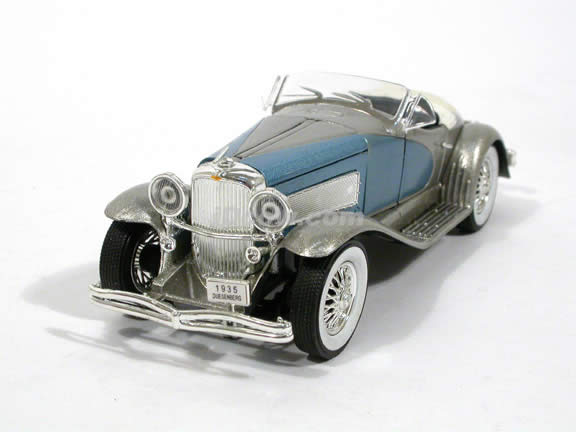 1935 Duesenberg SSJ diecast model Car 1:32 scale die cast by Signature Models - Silver 32318