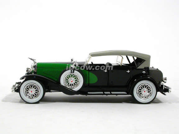1934 Duesenberg diecast model Car 1:32 scale die cast by Signature Models - Black Green 32310