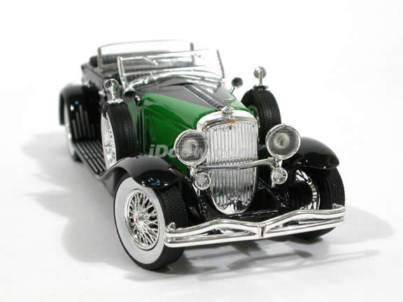 1934 Duesenberg diecast model Car 1:32 scale die cast by Signature Models - Black Green 32310
