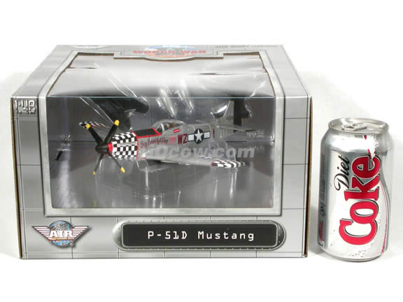 WWII P-51D Mustang diecast airplane model 1:48 scale die cast from Yat Ming - Black Checker Nose