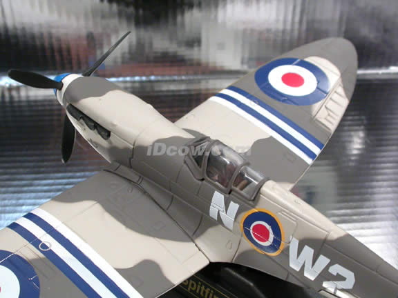 WWII Spitfire Mark V diecast airplane model 1:48 scale die cast from Yat Ming - Warm Grey Flag 99088
