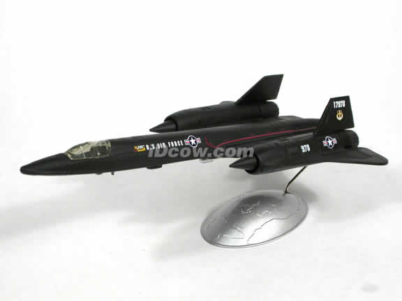 Lockheed Martin SR-71 Blackbird plastic jet model 1:72 scale from NewRay - 21303