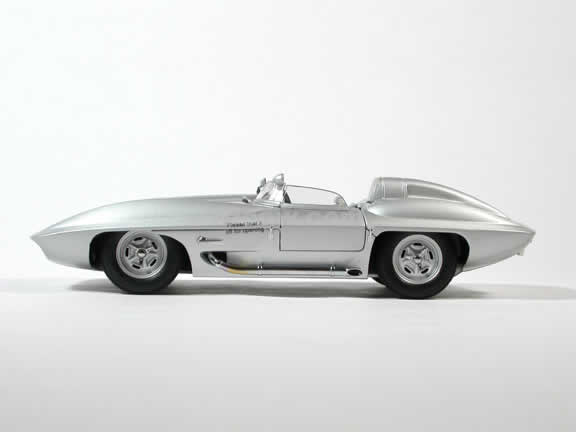 1959 Stingray Concept Corvette diecast model car 1:18 scale die cast by AUTOart - Silver