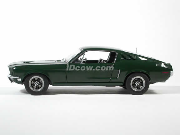 1968 Ford Mustang diecast model car 1:18 scale GT 390 by AUTOart - Green