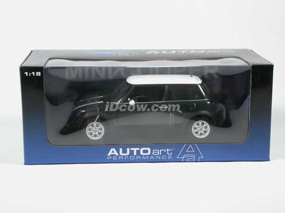 2003 Mini Cooper diecast model car 1:18 scale by AUTOart - Green