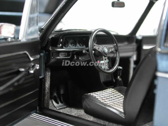 1971 BMW 2002 Baur Cabrio diecast model car 1:18 scale by AUTOart