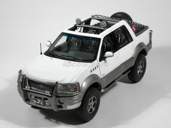 2000 Ford Expedition Himalaya diecast model car 1:18 scale by AUTOart