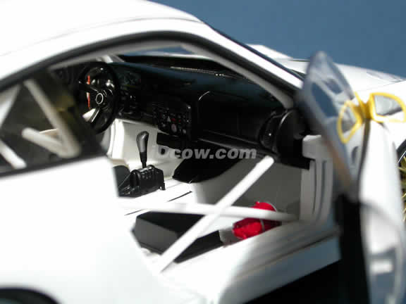 2000 Porsche 911 GT3R diecast model car 1:18 scale die cast by AUTOart - White
