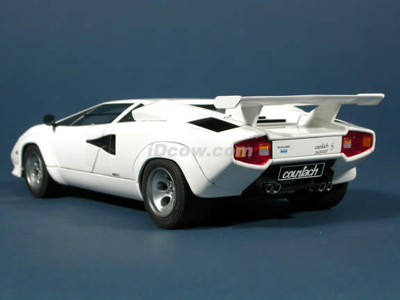 1985 Lamborghini Countach diecast model car 1:18 scale 5000 S by AUTOart - White
