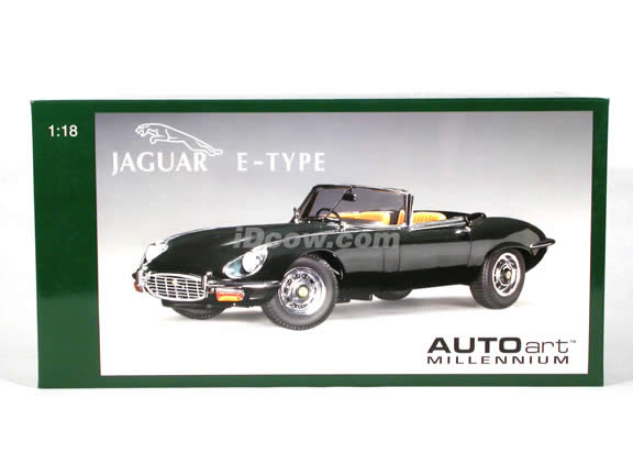Jaguar E-Type Roadster Series III diecast model car 1:18 scale die cast by AUTOart - Green