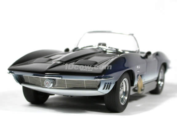 1961 Chevrolet Corvette Mako Shark diecast model car 1:18 scale die cast by AUTOart