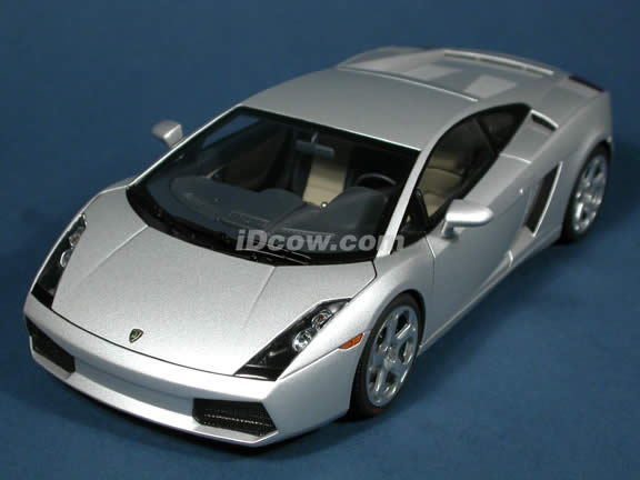 2004 Lamborghini Gallardo diecast model car 1:18 scale die cast by AUTOart - Silver