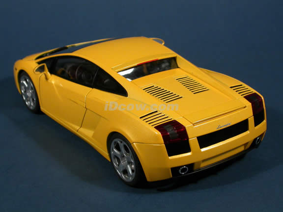2004 Lamborghini Gallardo diecast model car 1:18 scale die cast by AUTOart - Yellow