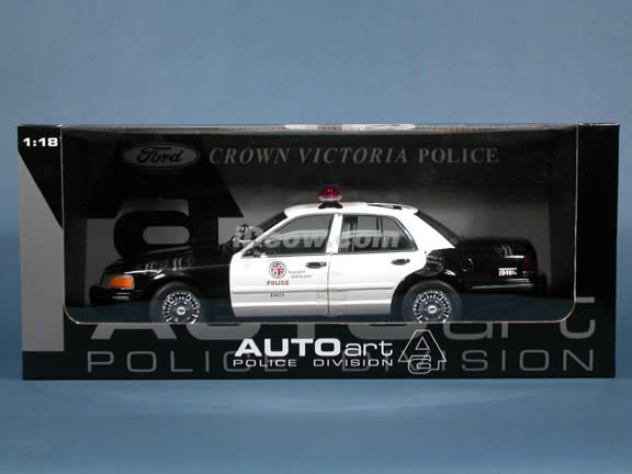 2004 Ford Crown Victoria LAPD Police Car diecast model car 1:18 scale die cast by AUTOart