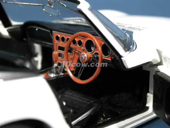 1966 Toyota 2000 GT Cabrio James Bond diecast model car 1:18 scale die cast by AUTOart - 