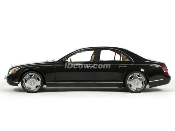 2004 Maybach 57 diecast model car 1:18 scale with 22