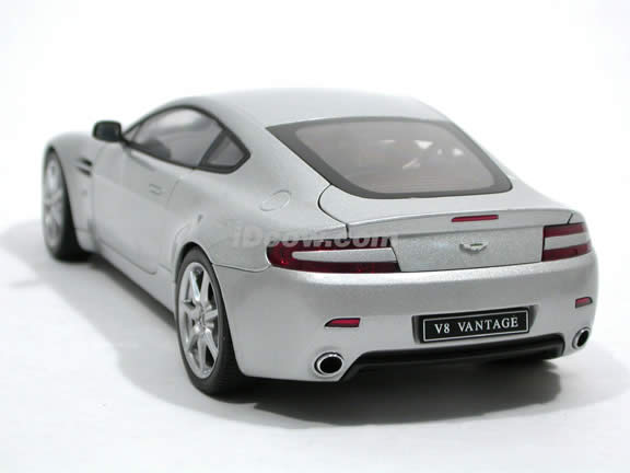 2005 Aston Martin Vantage diecast model car 1:18 scale die cast by AUTOart - Silver 70201
